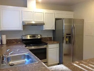 Building Photo - "Charming 2-Bed, 2-Bath Retreat in the Heart of Santa Clara!"