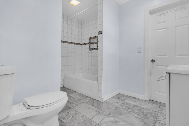 Building Photo - 2419 W 30th St
