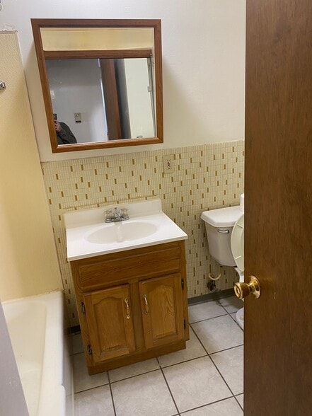 Building Photo - 655 Portis St