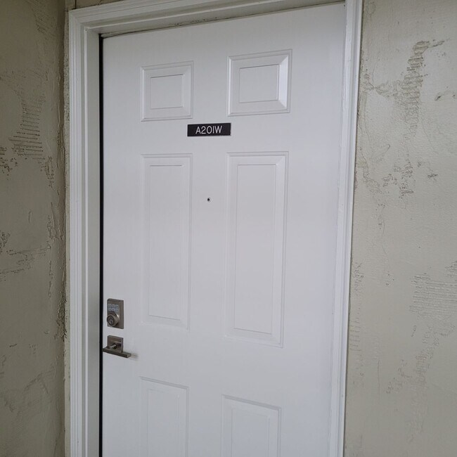 Building Photo - Beautiful 2 Bedroom Condo in Redmond