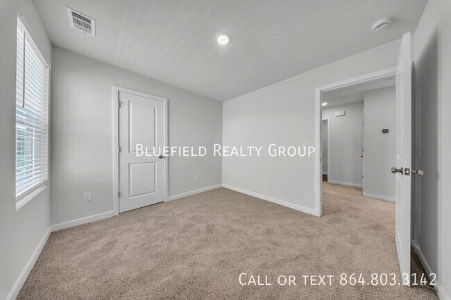 Building Photo - 161 Davis Dr