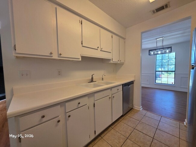 Building Photo - 127 Stockbridge Dr