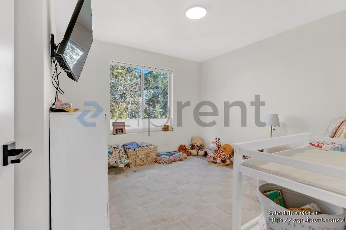 Building Photo - 15387 SE Hawthorne Mdws St