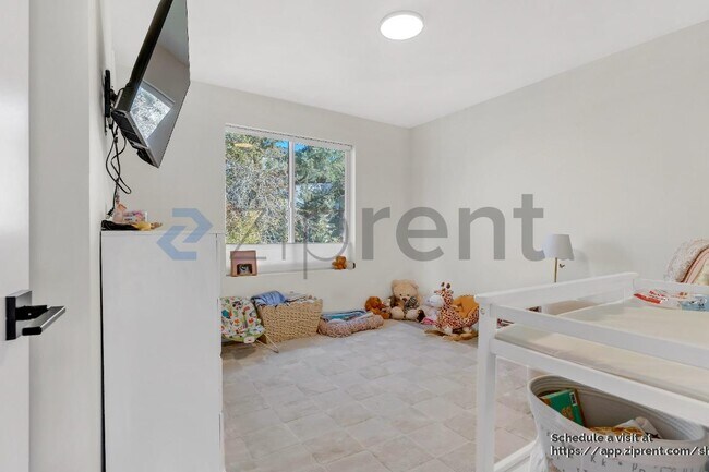 Building Photo - 15387 SE Hawthorne Mdws St