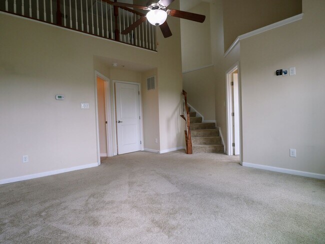 Building Photo - 4BR Corner Townhome in West Broad Village