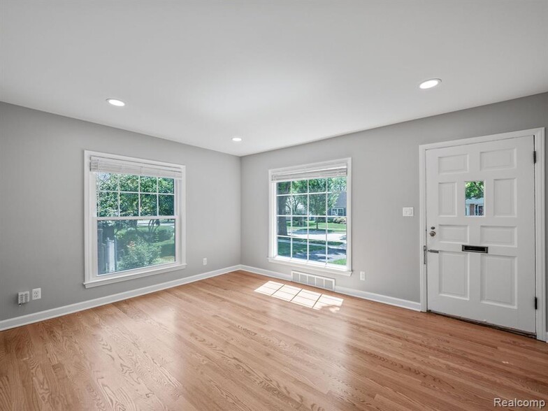 Building Photo - 1679 Villa Rd