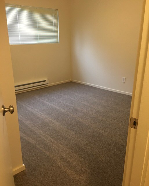 Building Photo - Corner Manor Apartments - 1 bedroom