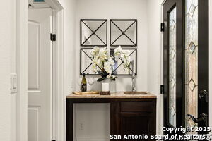 Building Photo - 417 E Hildebrand Ave