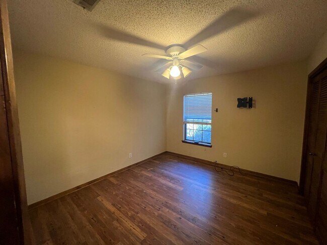 Building Photo - Pensacola - Windermere - 3 Bedroom, 2 Bath...