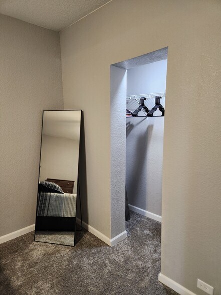 Building Photo - 450 Platt St