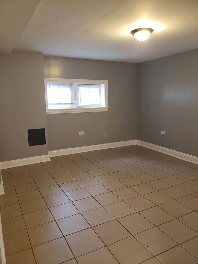 Building Photo - 8004 S Yale Ave