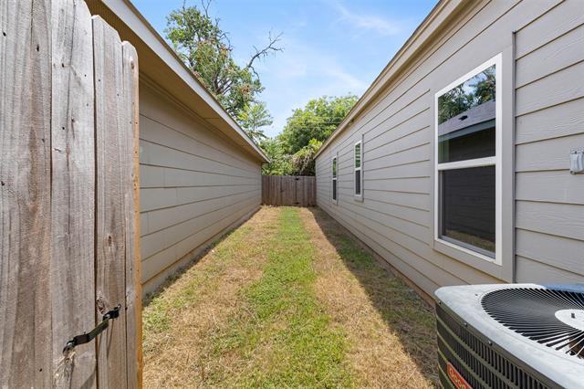 Building Photo - 652 River Garden Dr