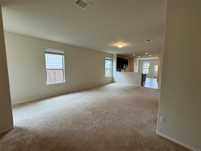 Building Photo - 250 Zuma Dr