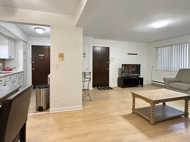 Building Photo - 5117 N East River Rd