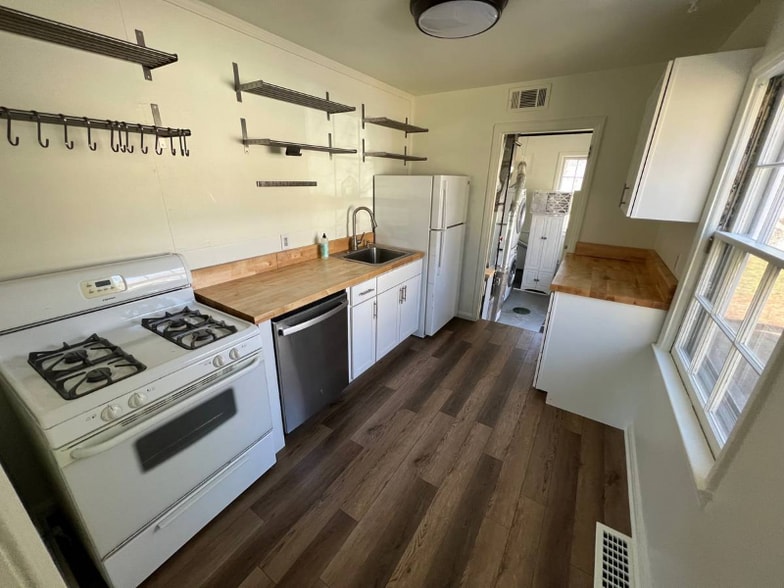 Building Photo - 1007 Gott St