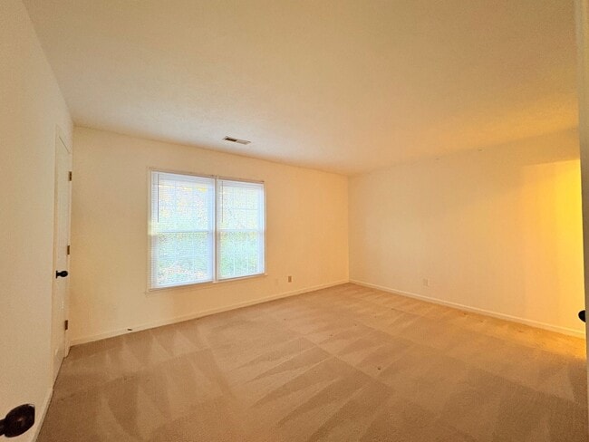 Building Photo - Conveniently Located 2 Bed Condo Near Colonial Williamsburg