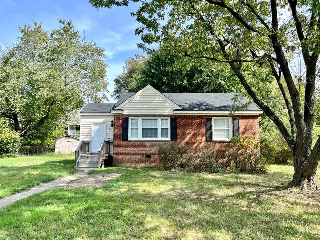 Primary Photo - Charming 2 bedroom, 1 bathroom Rancher in ...