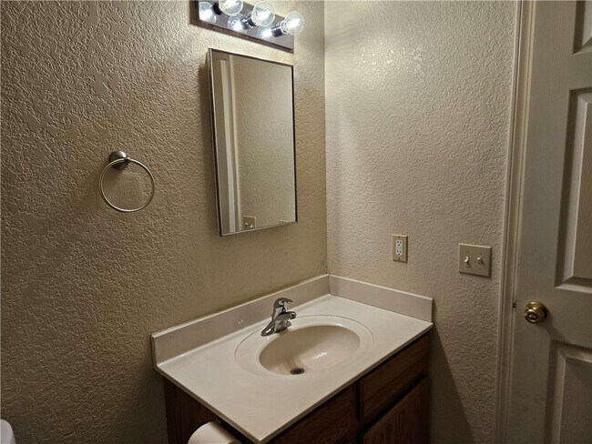 Building Photo - 813 Gemstone Ave