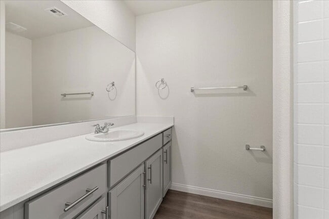 Building Photo - 1307 Travis Crk Pl