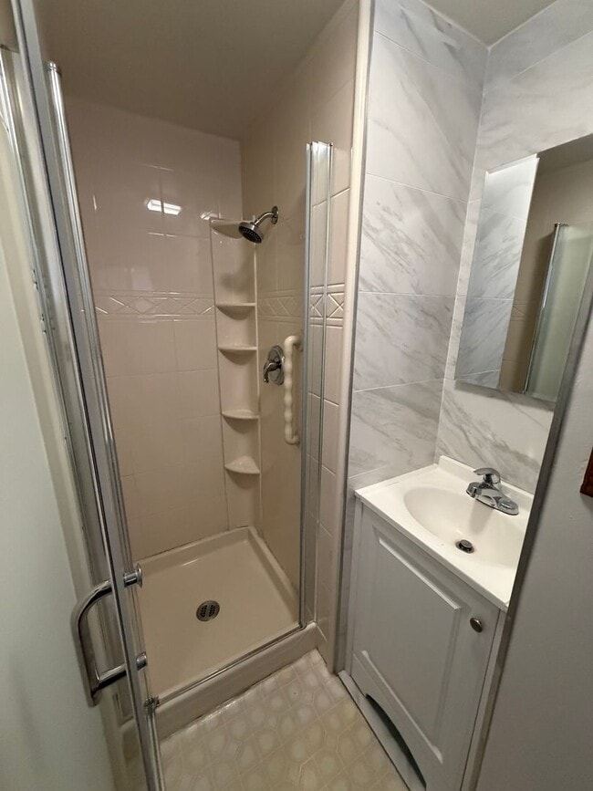 Building Photo - Welcome to this stunning 3 bedroom 2 bathroom home located in Fremont