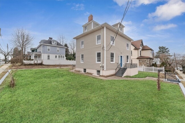 Building Photo - 70 Normandy Rd