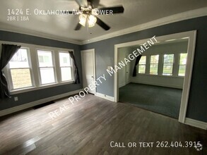 Building Photo - Recently Updated 2 Bedroom Lower Duplex