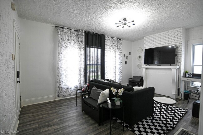 Building Photo - 1856 Lampson Rd