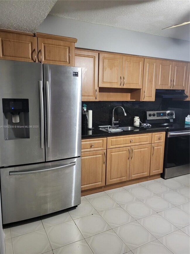 Building Photo - 1322 W 44th St