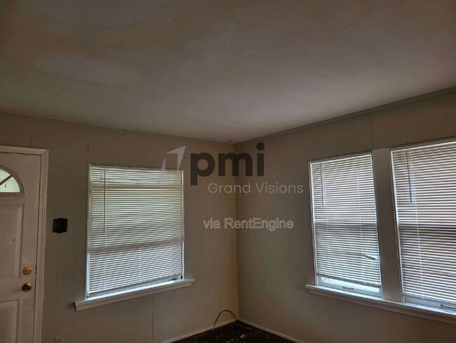Primary Photo - 1553 N Walnut Grove Ave