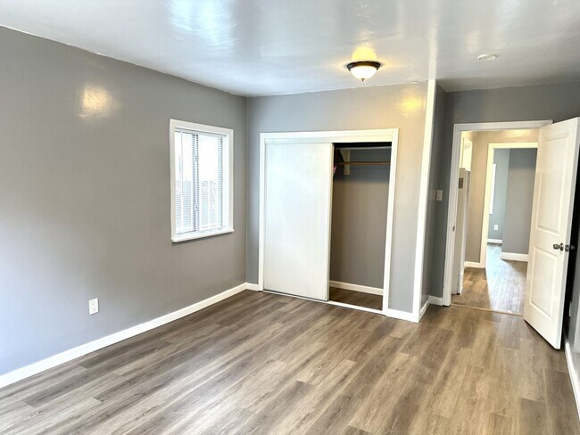 Building Photo - 574 Duboce Ave