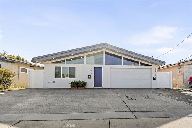 Building Photo - 13010 Hartland St