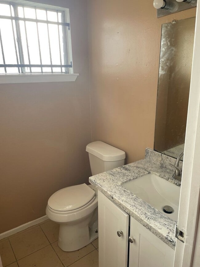 Building Photo - 3bd 1.5 bath 1 car garage home near Hiram Clarke and 2234