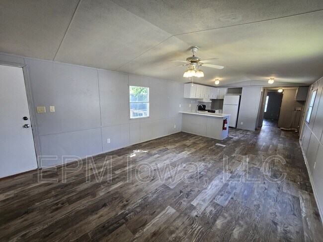 Building Photo - 700 W Ridgeway Ave