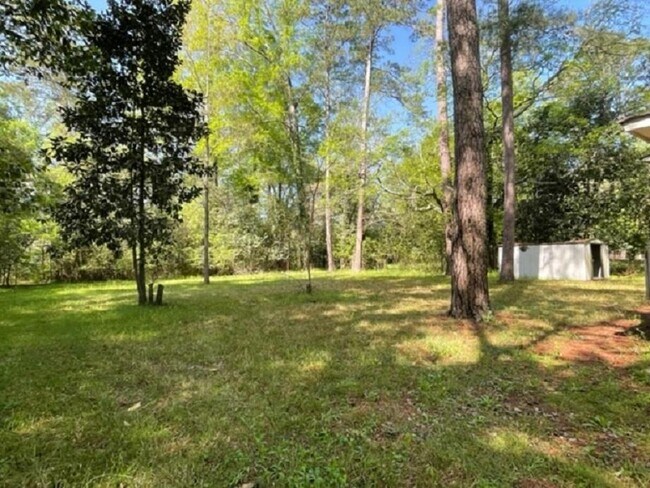 Building Photo - 2534 Huntington Dr