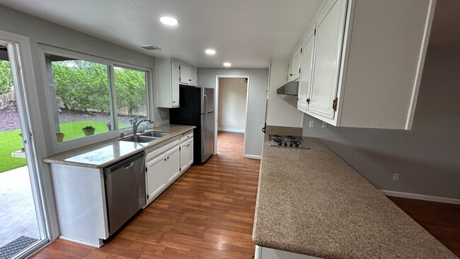 Building Photo - Charming 3-Bed, 2-Bath Home with Spacious ...