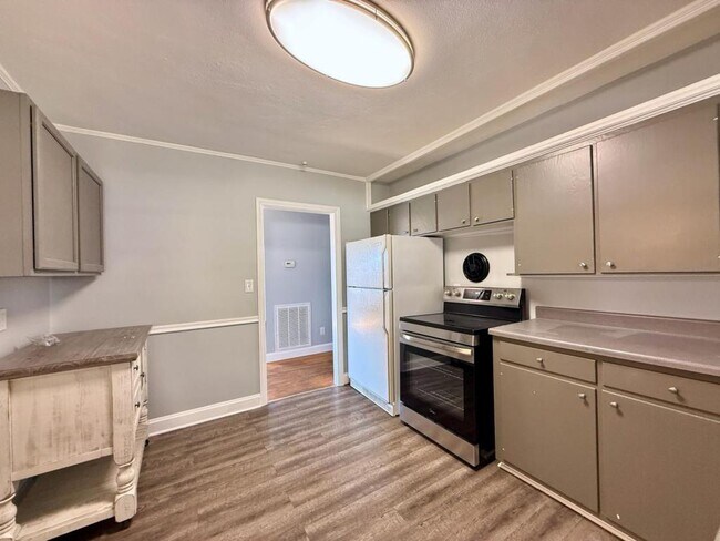 Building Photo - 800 McAbee Dr