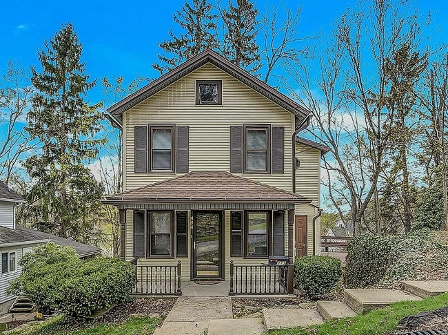 Primary Photo - 213 Colburn Ave