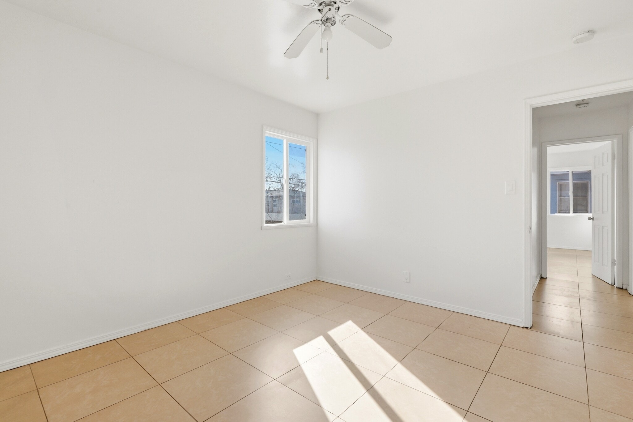 Building Photo - 1405 S Broadway