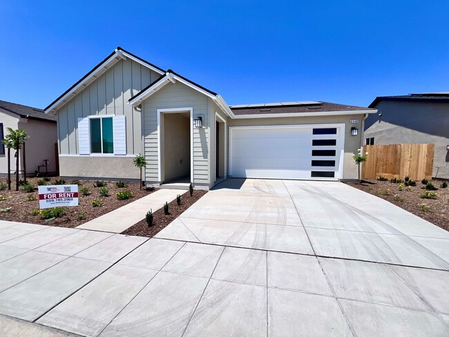 Building Photo - $2,550 Armstrong & Olive, 3 Bedroom - E. W...