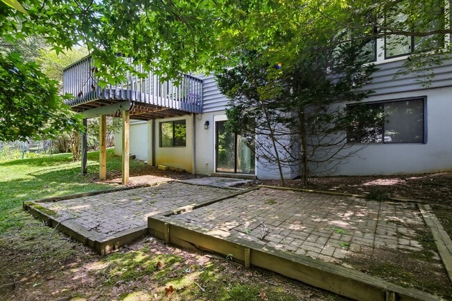 Building Photo - 6103 Triangle Dr