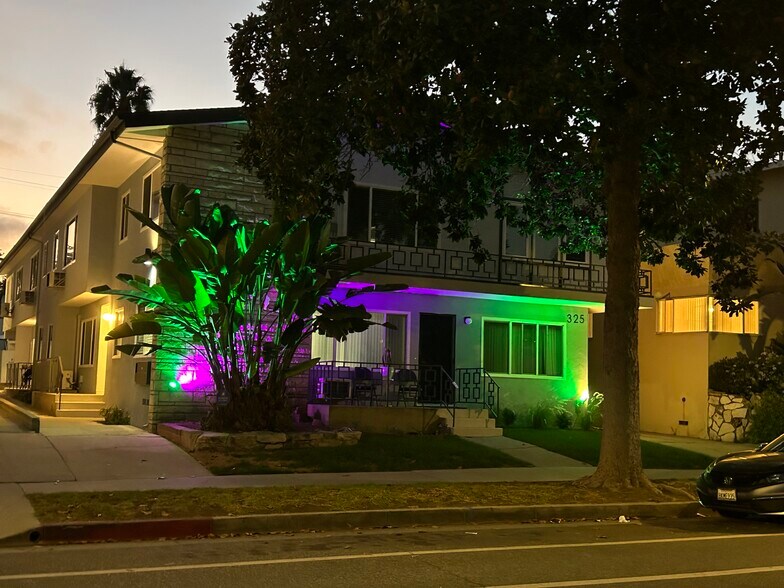 Building Photo - 325 S Doheny Dr