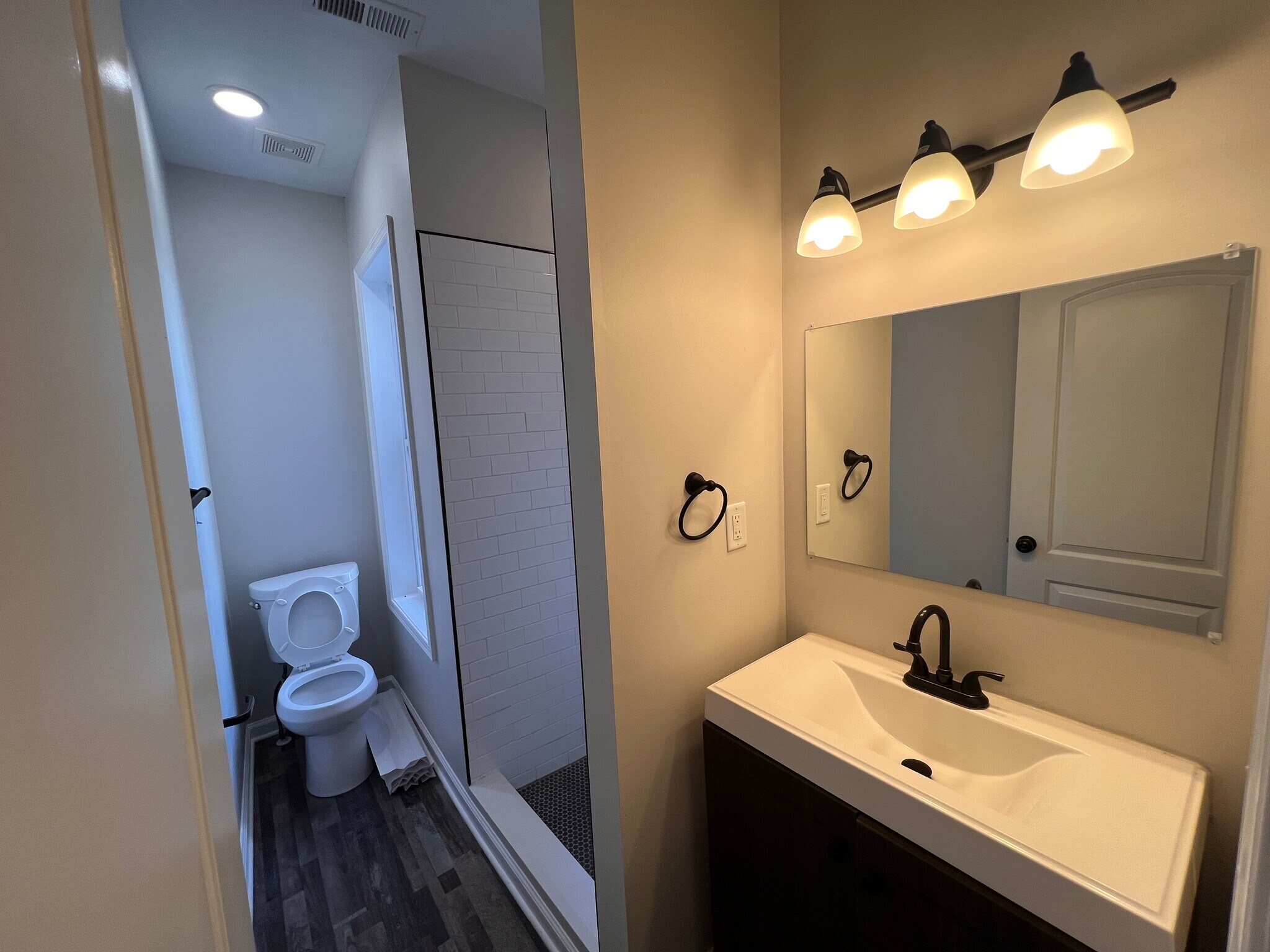 Bathroom - 4654 York Rd