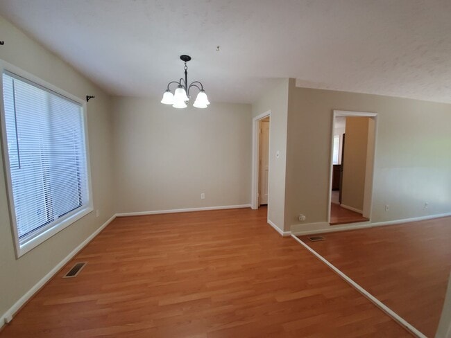 Building Photo - 6400 Hollyhock Ct