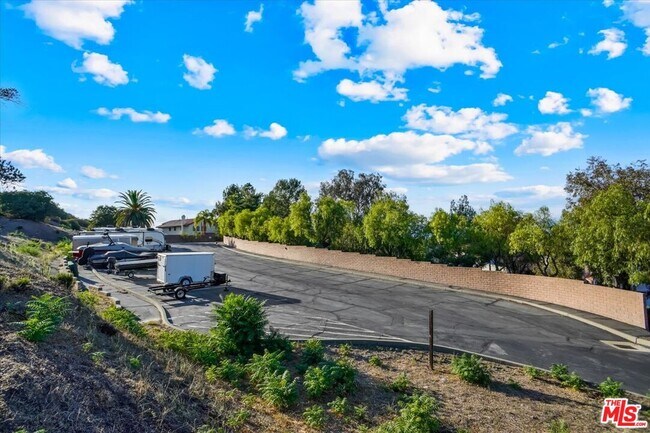 Building Photo - 24124 Mentry Dr