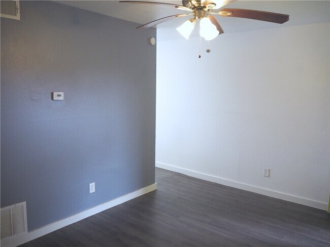 Building Photo - 1200 E 52nd St