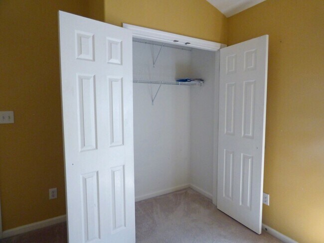 Building Photo - Beautiful 3 BR, 2 Bath Home, All Electric, Vaulted Ceilings, Walk-In Closets, Garage