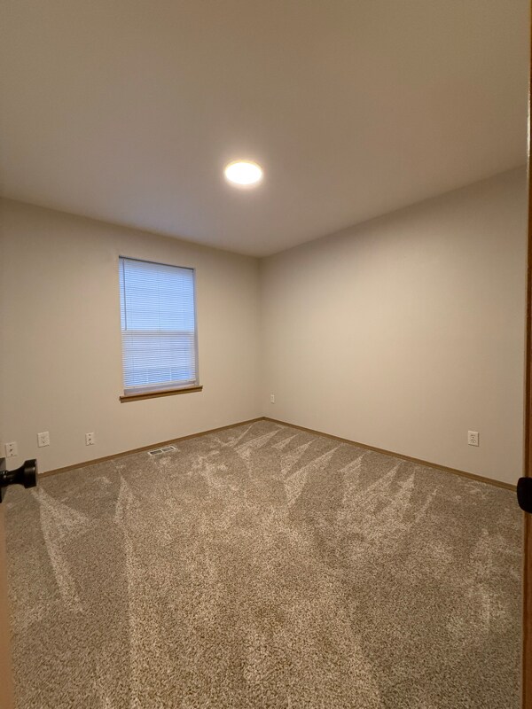 Building Photo - 7104 SE Kansas St