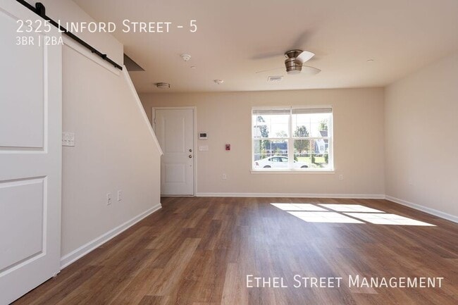 Building Photo - 2325 Linford St