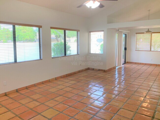 Building Photo - 4667 W Harrison St