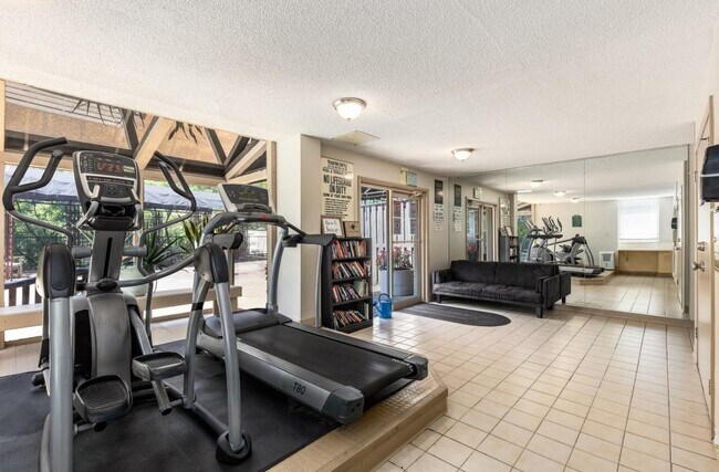 Building Photo - 2285 Peachtree Rd NE